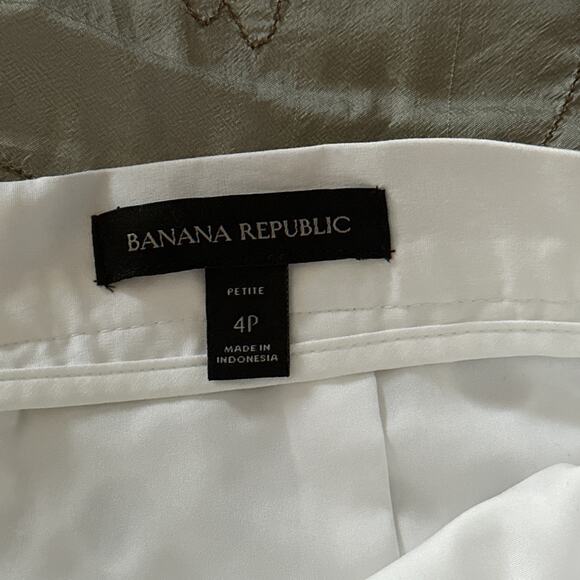 Banana Republic | Dot Lace Pencil Skirt Size 4P - Picture 4 of 10